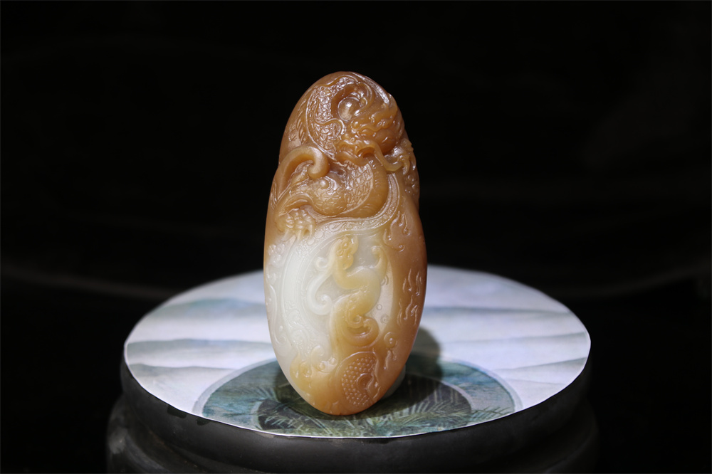 和田玉且末糖白《神龙护主》龙手把件