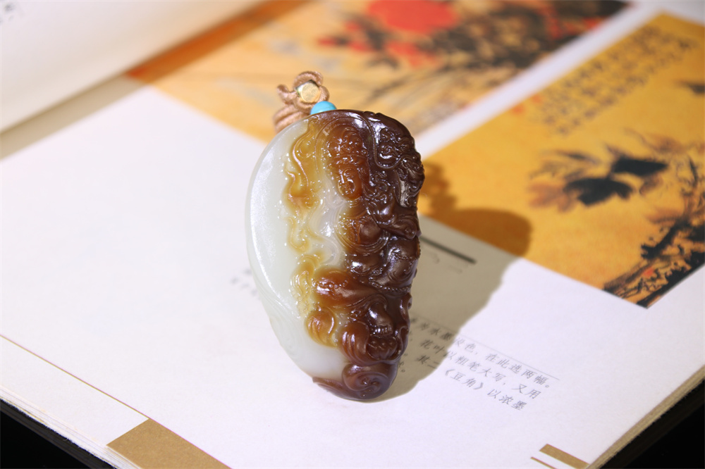 和田玉且末糖白《观音》
